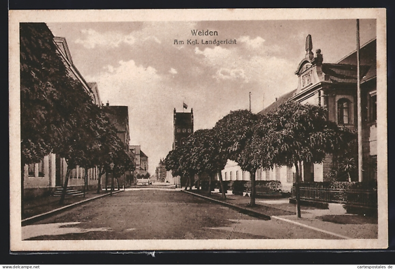 AK Weiden / Oberpfalz, Strassenpartie Am Kgl. Landgericht  - Weiden I. D. Oberpfalz