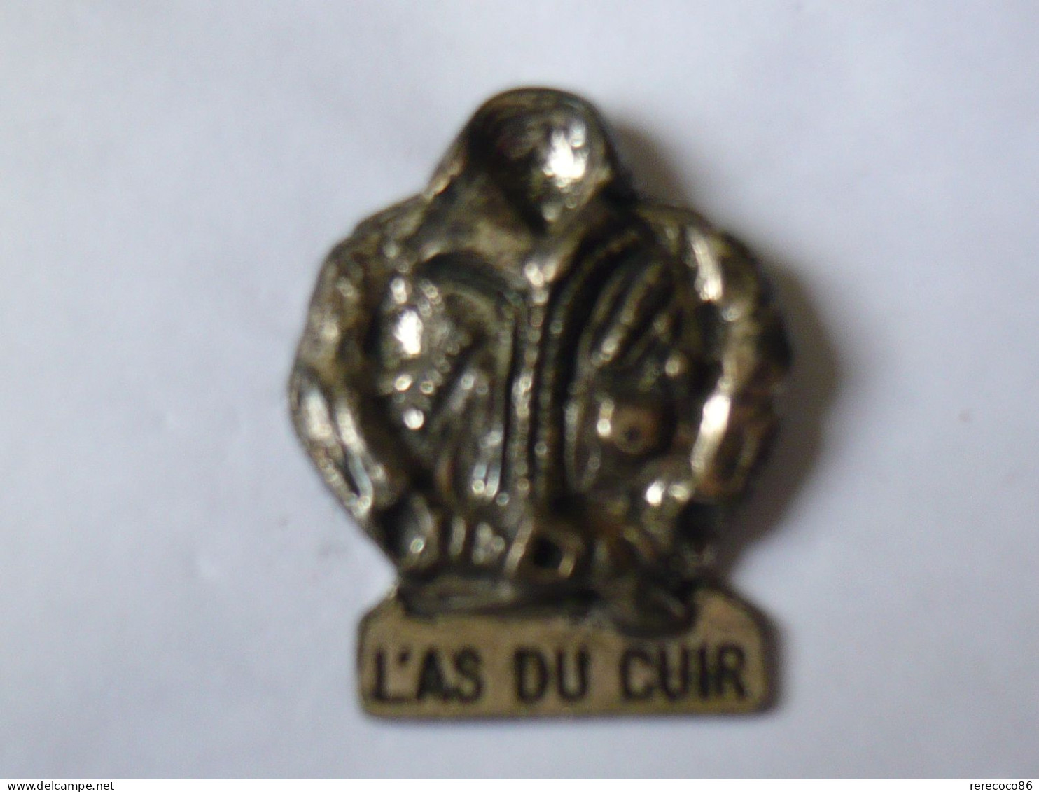 BIG Pins RELIEF L AS DU CUIR A SAINT MAUR DES FOSSES 94 - Animaux