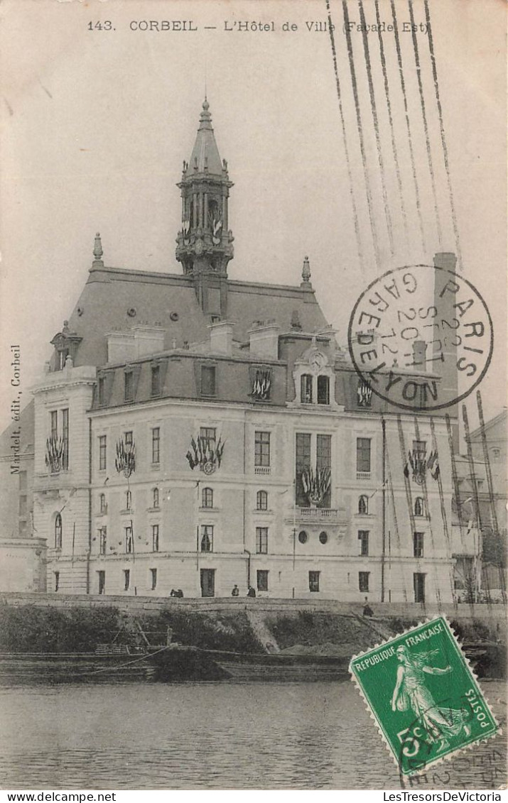 FRANCE - Corbeil - Vue Sur L'hôtel De Ville (Façade Est) - Animé - Carte Postale Ancienne - Corbeil Essonnes
