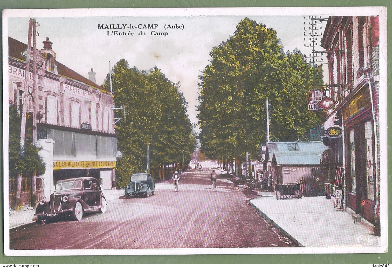 CPA - AUBE - MAILLY LECAMP - ENTRÉE DU CAMP -  Animation, Automobiles, Commerces, Bazar Militaire - Mailly-le-Camp