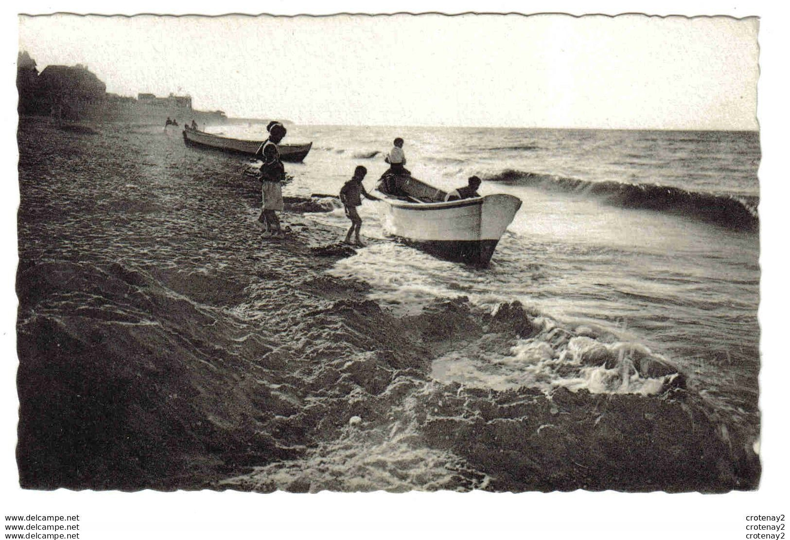 14 LION Sur MER Vers Ouistréham N°179 Les Enfants S'amusent Barque Vagues VOIR DOS - Ouistreham