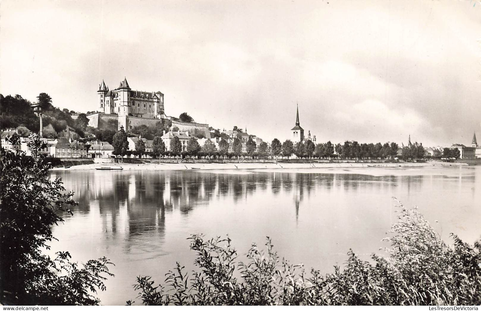 FRANCE - Saumur - Vue Vers Le Château Et L'église - Carte Postale - Saumur