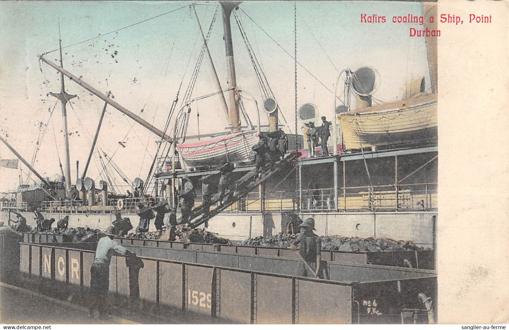 CPA / AFRIQUE DU SUD / KAFIRS COALING A SHIP / POINT DURBAN - Südafrika