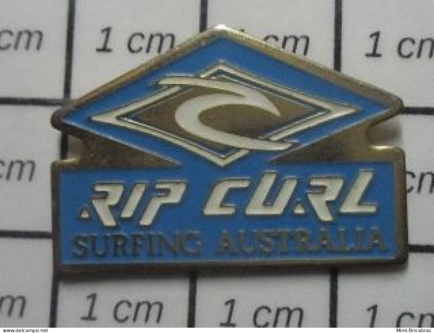 1618c Pin's Pins / Beau Et Rare / MARQUES / RIP CURL SURFING AUSTRALIA - Merken