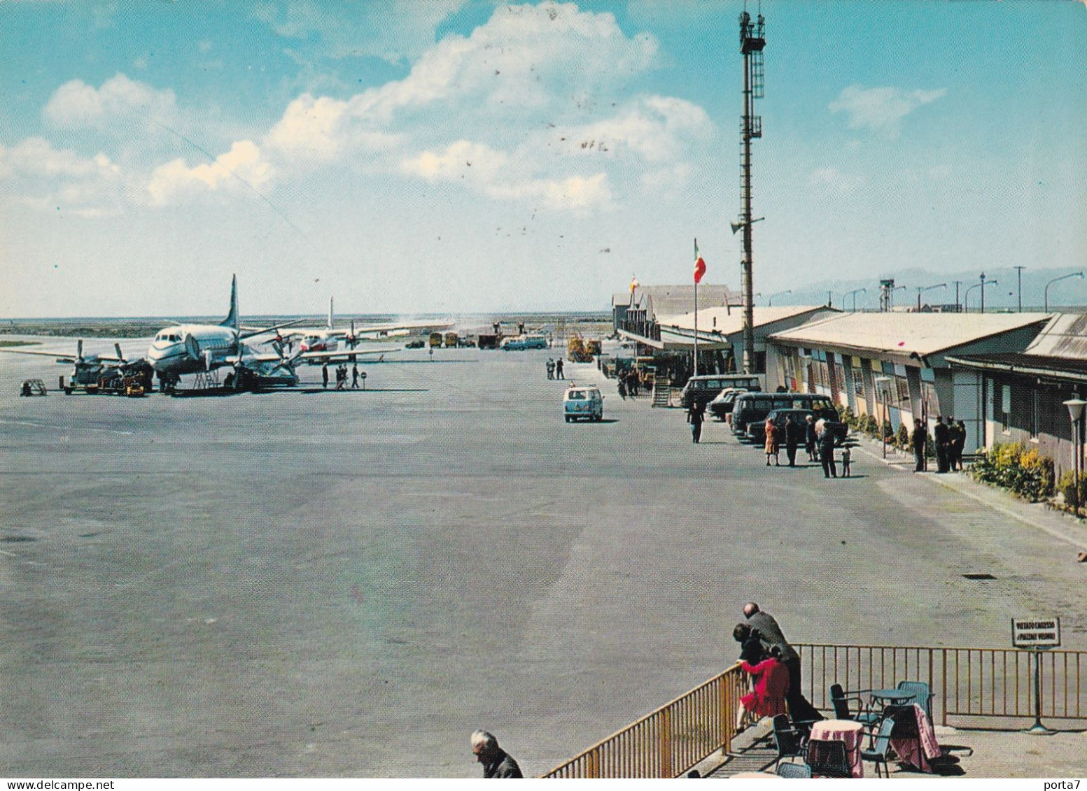 AEROPORTO  " GENOVA SESTRI "  - CARTOLINA  VIAGGIATA 1975 - Aérodromes