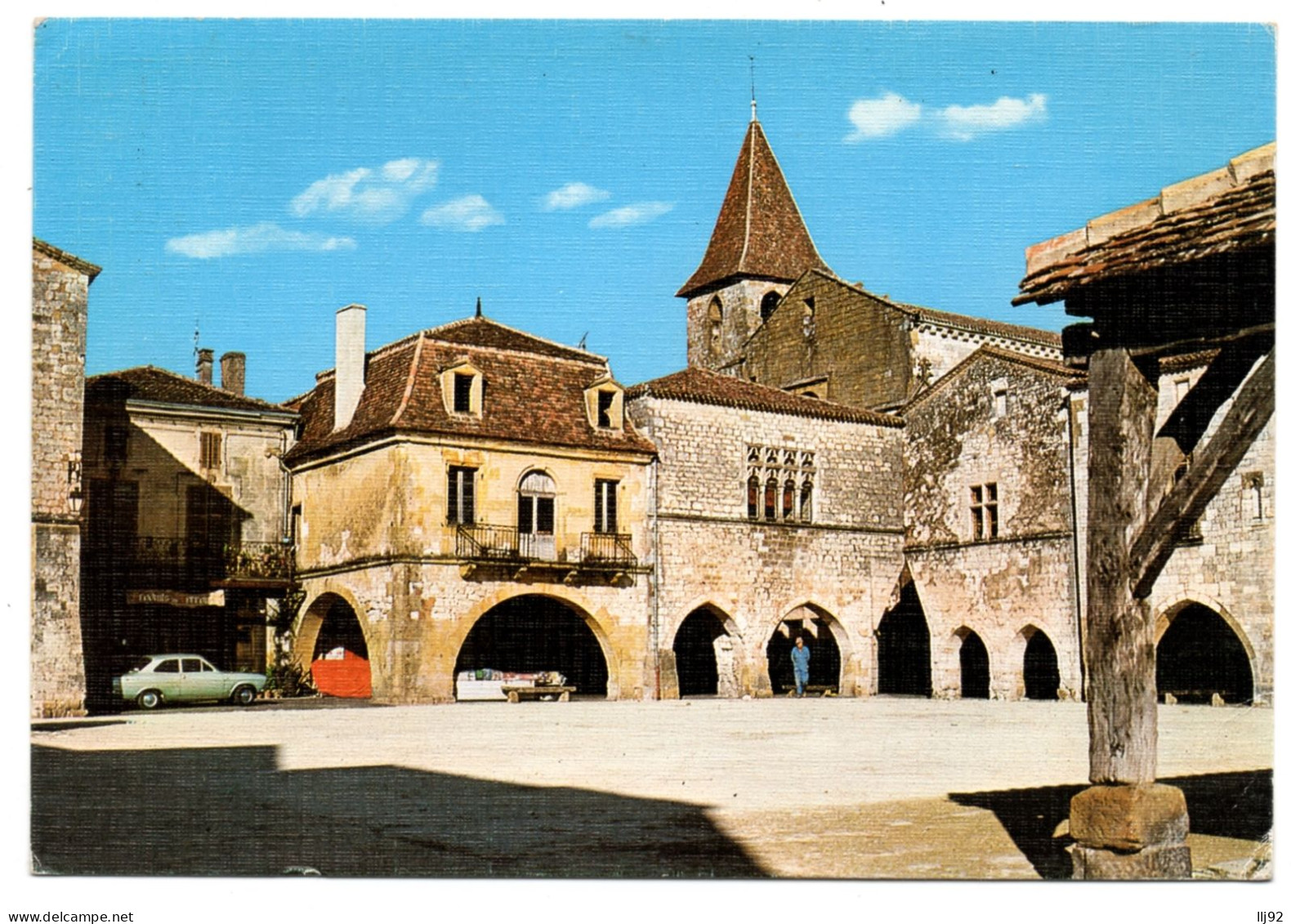 CPSM GF 24 - MONPAZIER (Dordogne) - 1382. Bastide Fondée En 1284. La Place Et Les Arcades - Autres & Non Classés