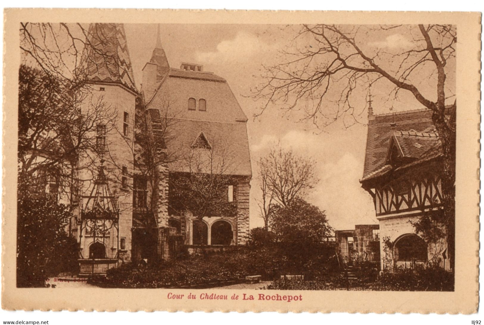 CPA 21 - LA ROCHEPOT (Côte D'or) - Cour Du Château De La Rochepot - TBE - Other & Unclassified