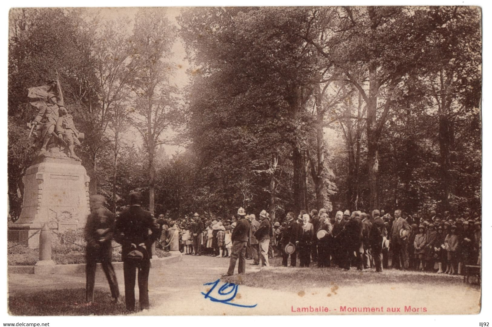 CPA 22 - LAMBALLE (Côtes D'Armor) - Monument Aux Morts (animée) - Peu Courante - Lamballe