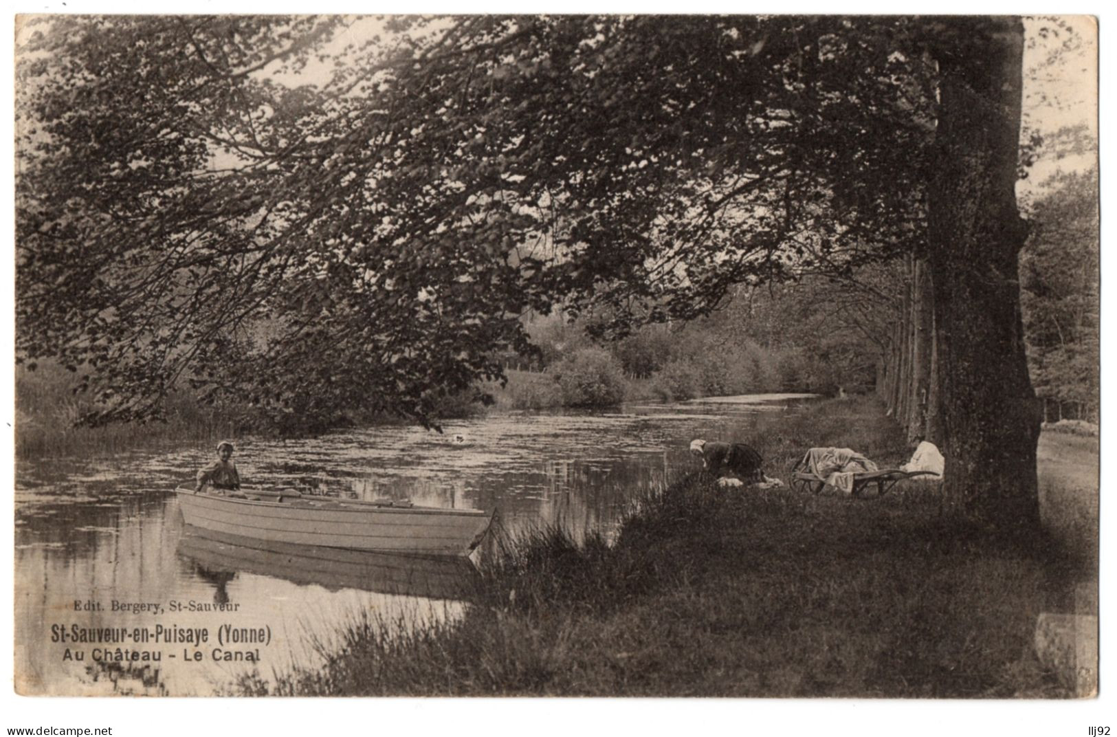 CPA 89 - SAINT SAUVEUR EN PUISAYE (Yonne) - Au Château. Le Canal (animée, Lavandières) - Ed. Bergery - Saint Sauveur En Puisaye