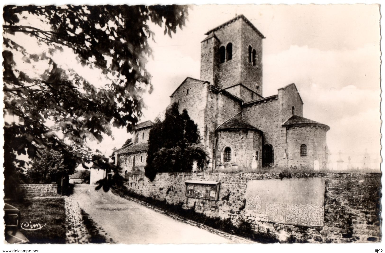 CPSM PF 71 - GOURDON (Saône Et Loire) - 1. Eglise (XIe S.) Monument Historique - Autres & Non Classés