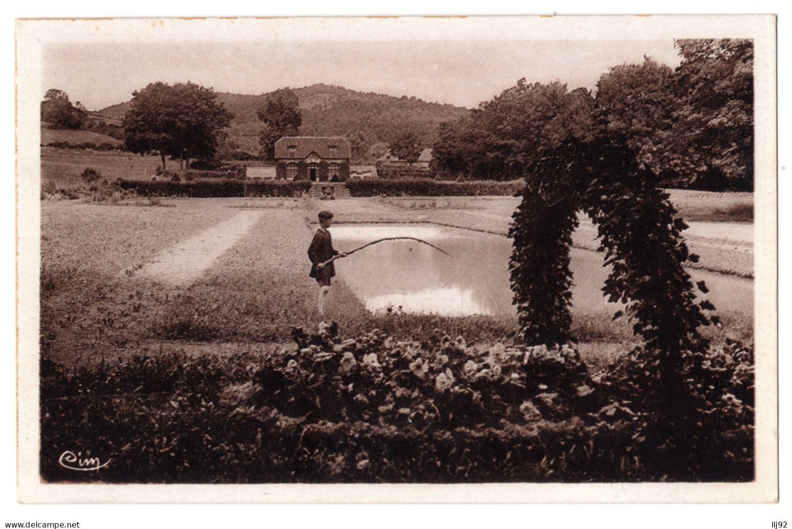 CPA 71 - LUCENAY L'EVEQUE (Saône Et Loire) - Visigneux. L'Orangerie (petite Animation, Pêcheur) - Autres & Non Classés