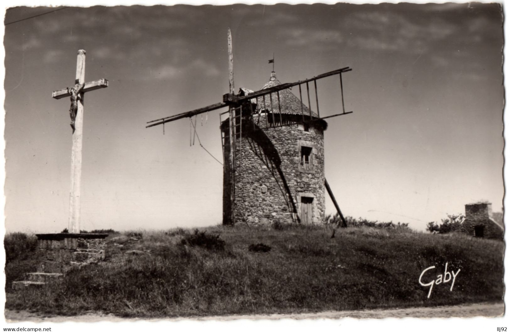 CPSM PF 22 - LANCIEUX (Côtes D'Armor) - 36. Le Moulin Et Le Calvaire - Lancieux