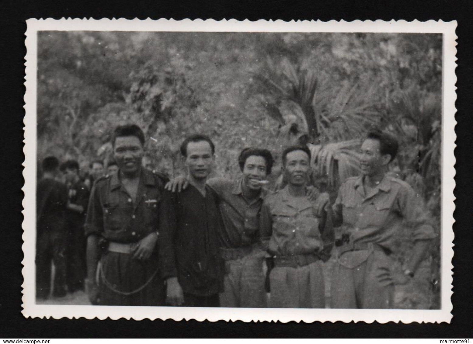 PHOTO GUERRE INDOCHINE  PROPAGANDE INDOCHINA COMBATTANTS VIETNAMIENS VIETMINH OFFICIERS - Documenten