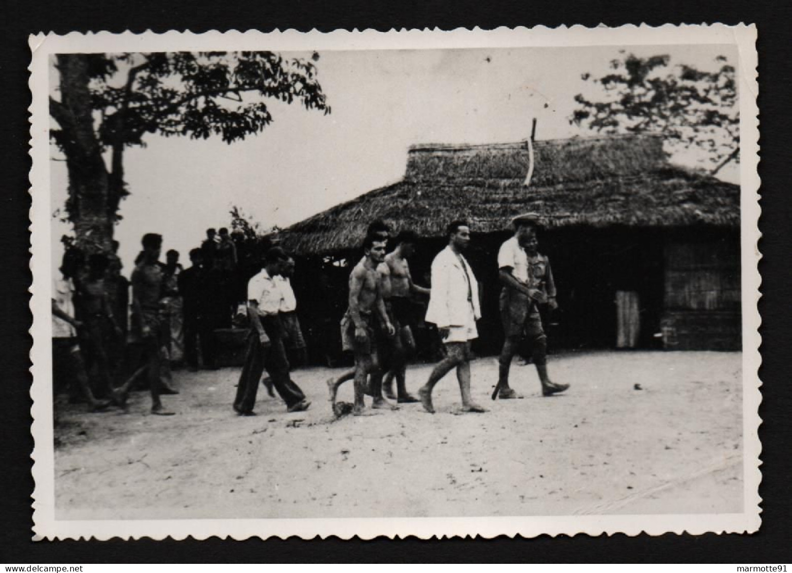 PHOTO GUERRE INDOCHINE  PROPAGANDE INDOCHINA  PRISONNIERS FRANCAIS CAMP - Documents