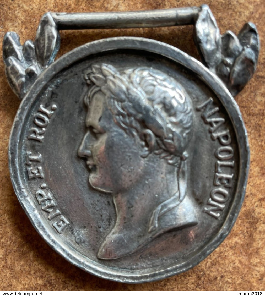 Médaille Ou Boucle  Napoléon  I Er    Emp Et Roi  50 Mm  X 57 Mm X 5 Mm (  Verso Confédération Du Rhin ) - Andere & Zonder Classificatie