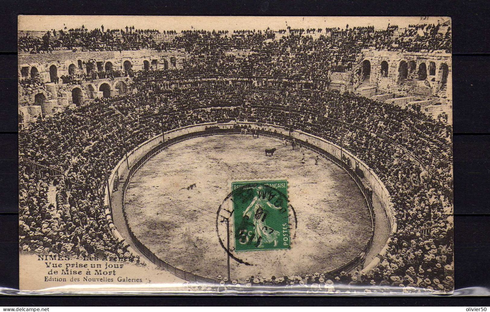 Nimes - Les Arenes - Vue Prise Un Jour De Mise A Mort - Nîmes