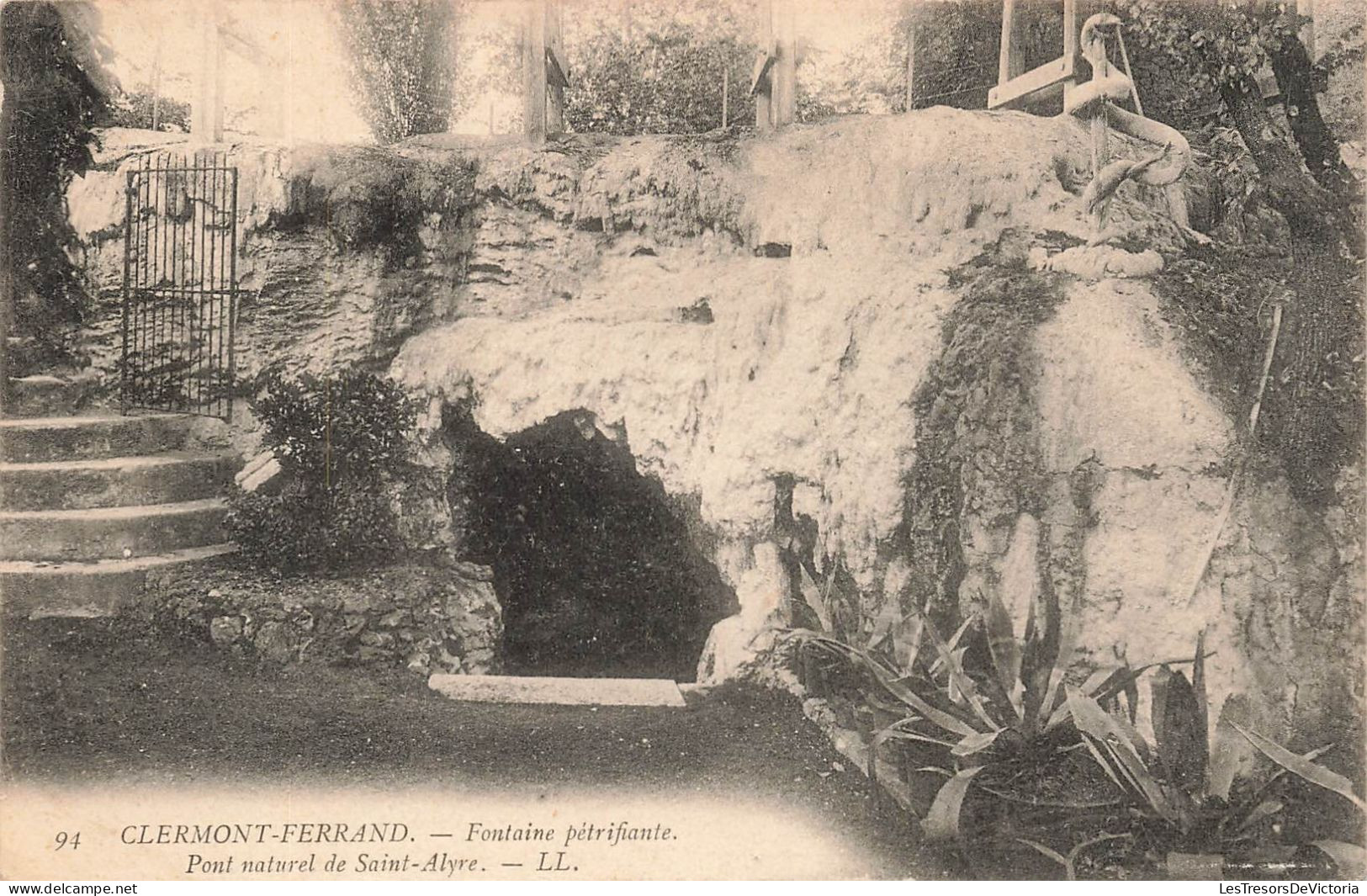 FRANCE - Clermont Ferrand - Vue Sur La Fontaine Pétrifiante - Pont Naturel De Saint Ayre - L L - Carte Postale Ancienne - Clermont Ferrand