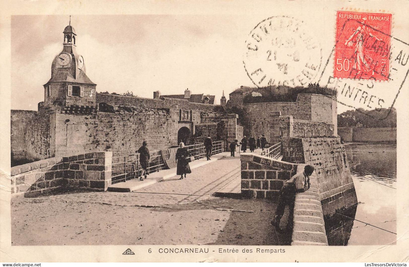 FRANCE - Concarneau - Vue Sur L'entrée Des Remparts - Vue Générale - Animé  - Carte Postale Ancienne - Concarneau