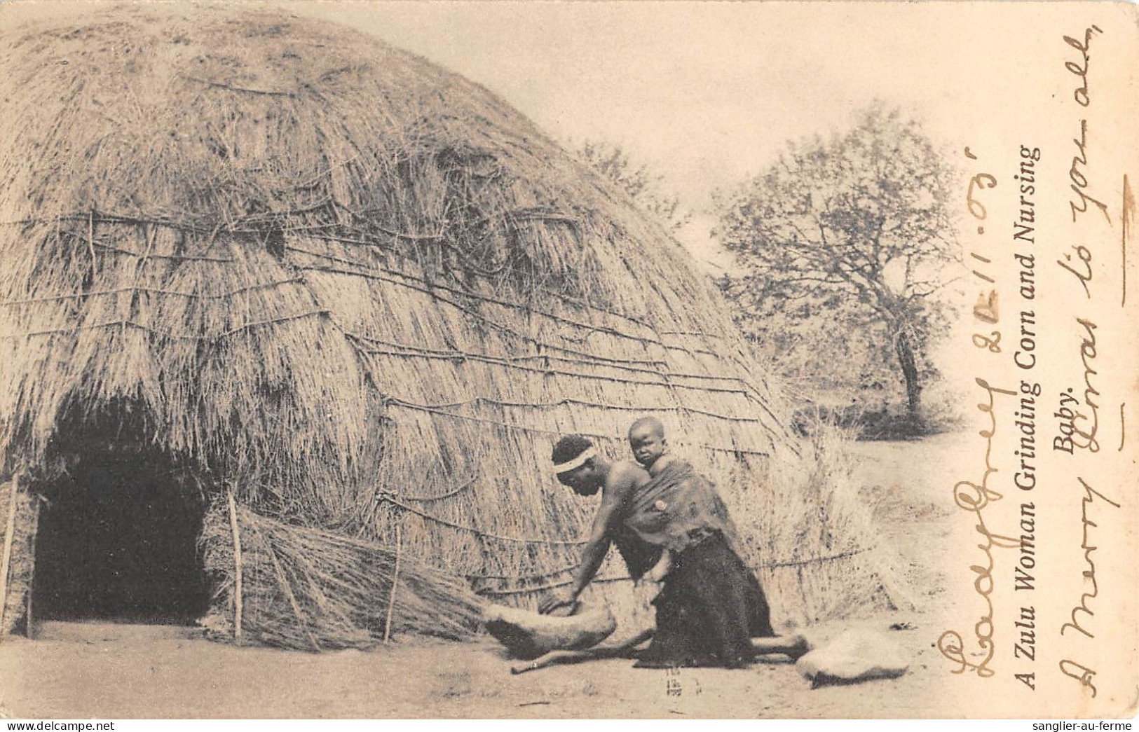 CPA / AFRIQUE DU SUD / A ZULU WOMAN GRINDING CORN AND NURSING BABY / CPA ETHNIQUE - Sud Africa