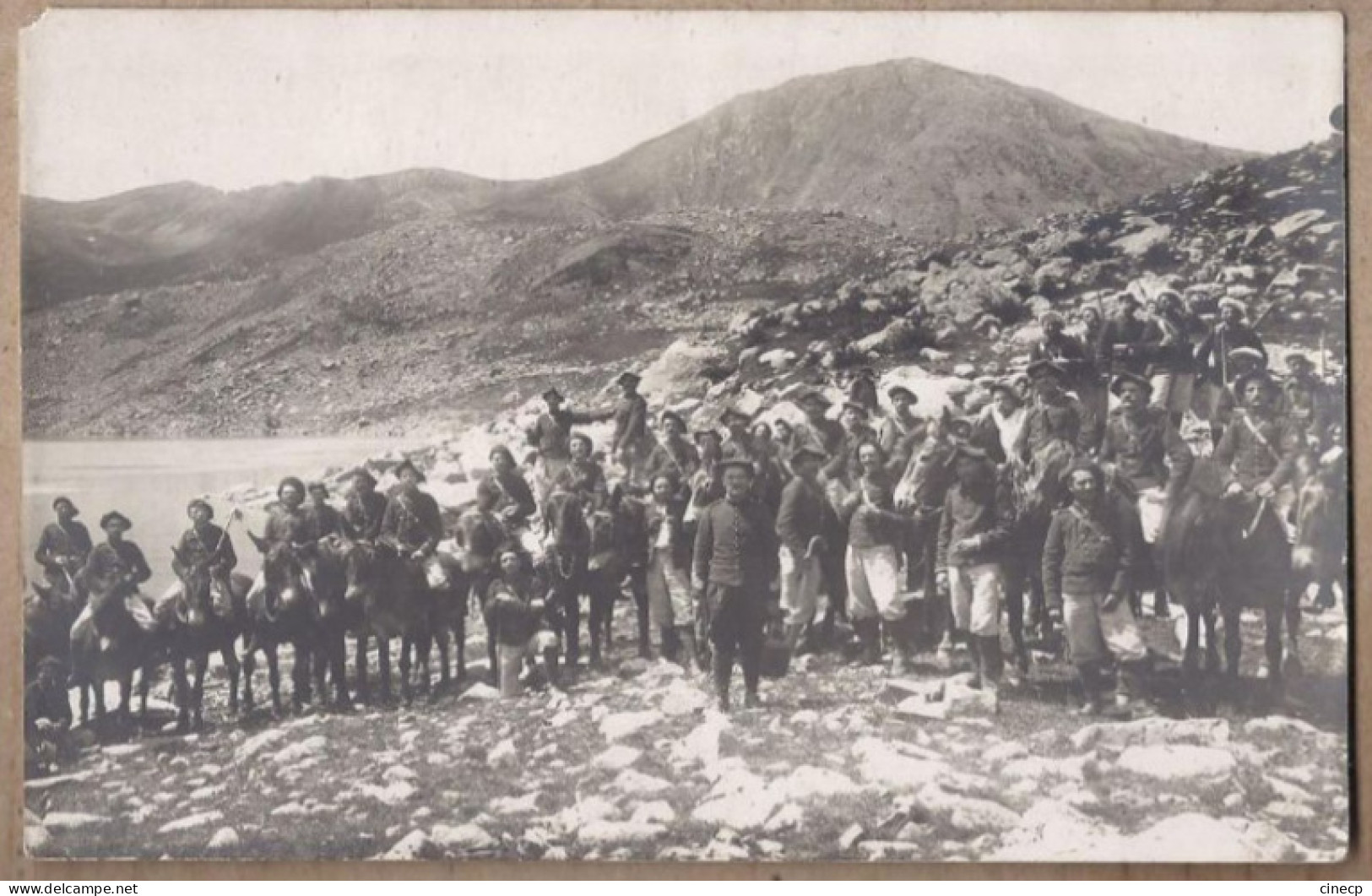 CARTE PHOTO MILITARIA - CHASSEURS ALPINS - ALPES MARITIMES 06 - TB PLAN Groupe Près LAC MONTAGNE - Régiments