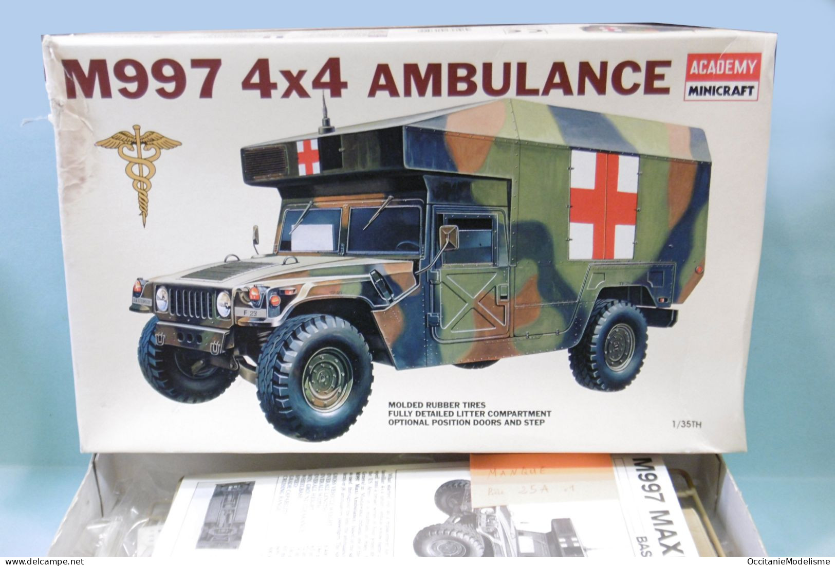 Academy Minicraft - HUMMER M997 4x4 Ambulance Camion Maquette Kit Plastique Réf. 1352 BO 1/35 - Véhicules Militaires