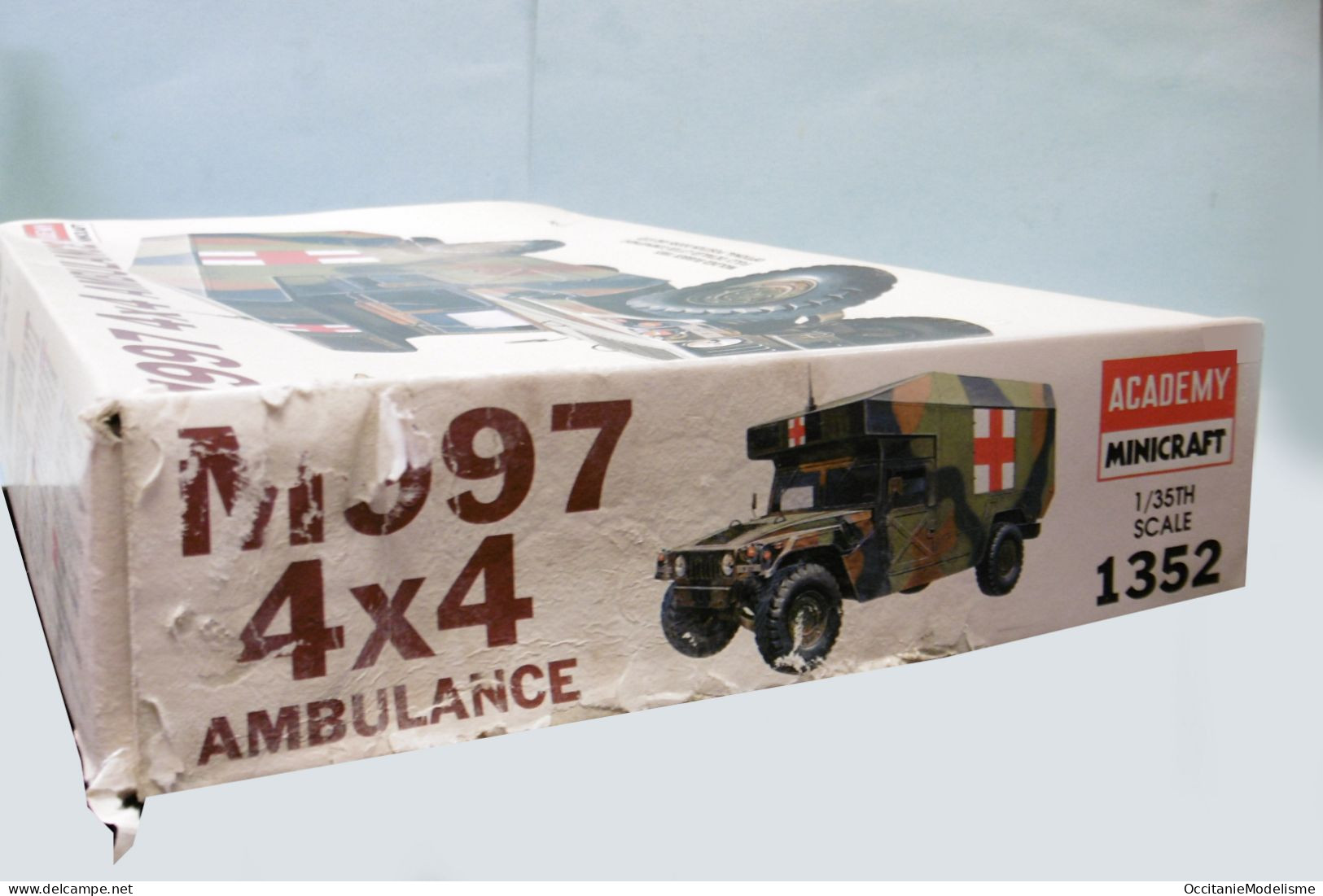 Academy Minicraft - HUMMER M997 4x4 Ambulance camion maquette kit plastique réf. 1352 BO 1/35