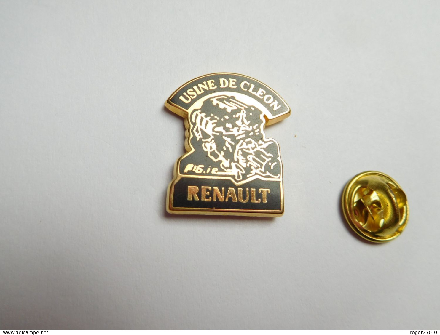 Beau Pin's En Zamac , Auto Renault , Usine De Cléon , Signé Pichard , Seine Maritime - Renault