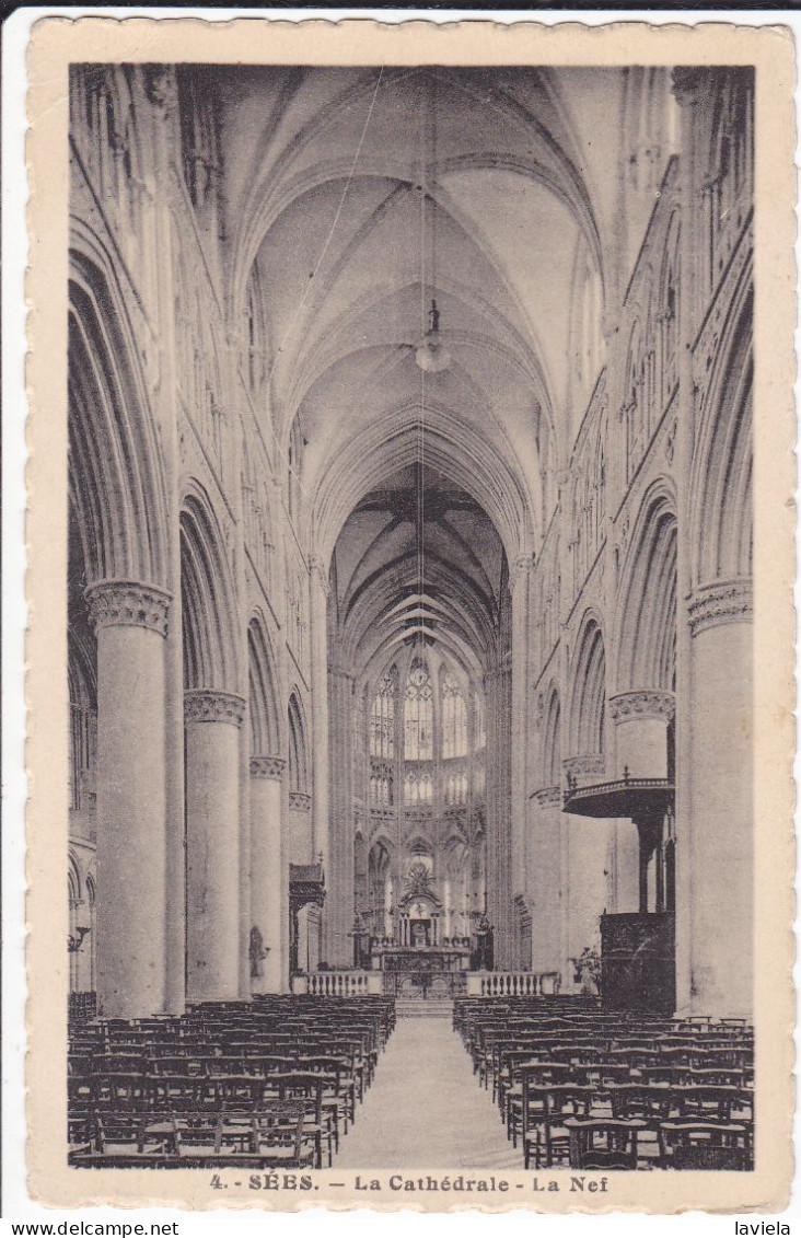 61 SEES - La Cathédrale, La Nef - Sees