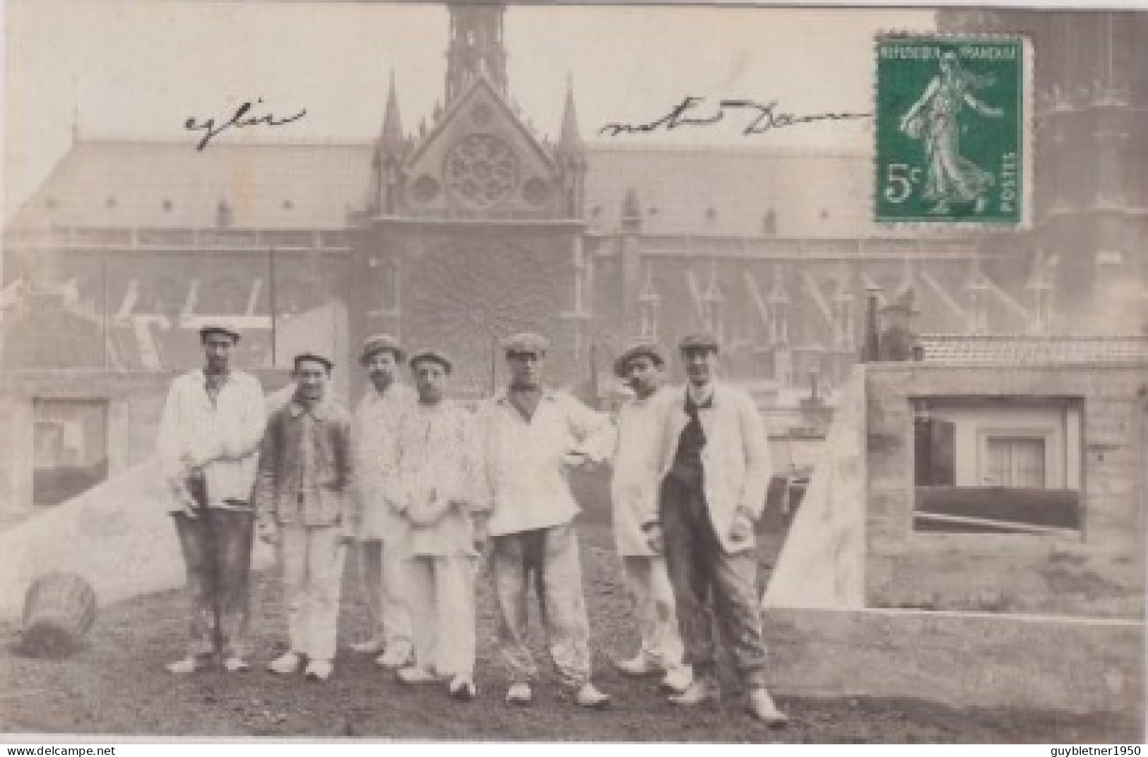 Carte Photo  Ouvrier Devant Notre Dame De Paris - Notre Dame Von Paris