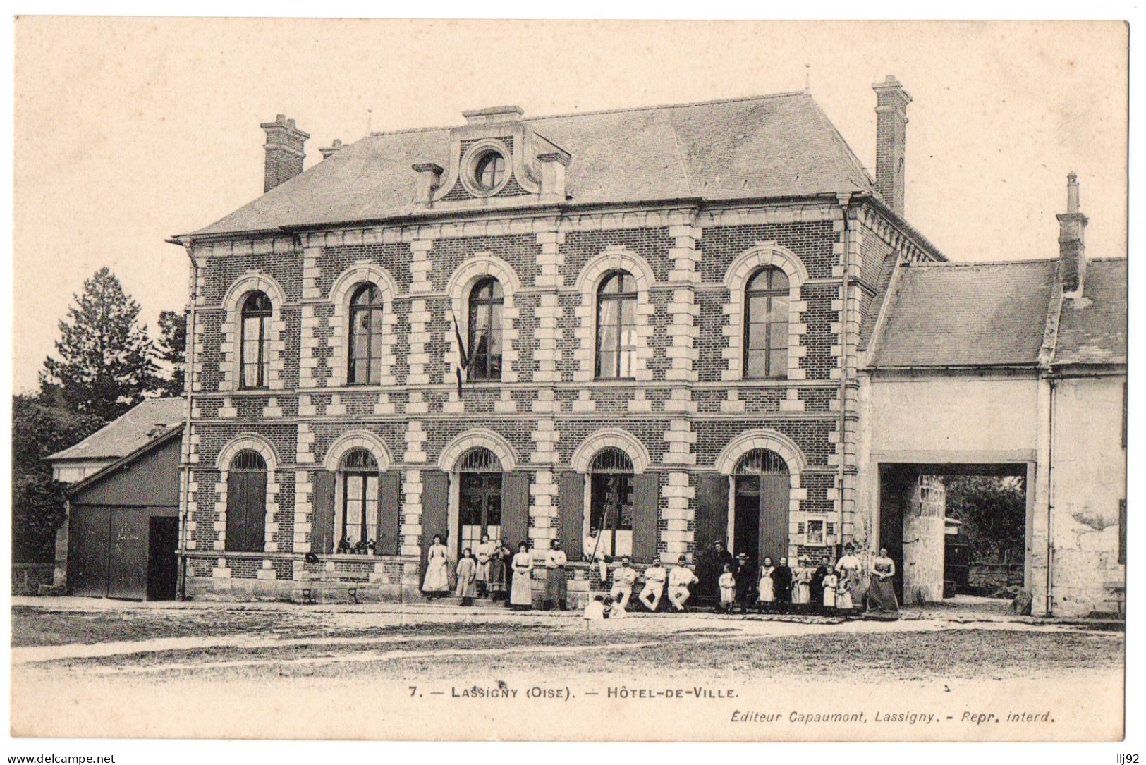CPA 60 - LASSIGNY (Oise) - 7. Hôtel De Ville (petite Animation) - Dos Simple - Ed. Capaumont - Lassigny