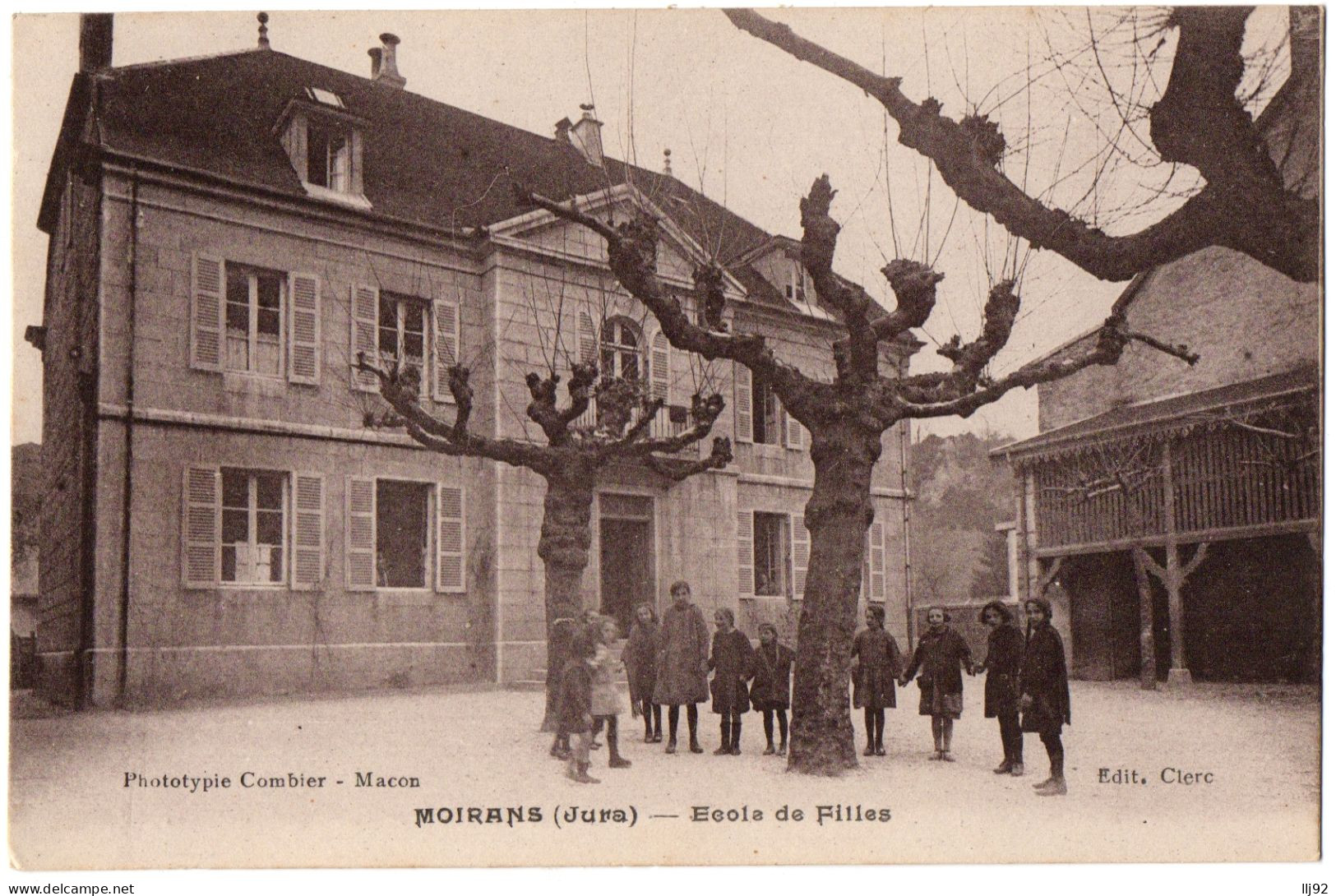 CPA 39 - MOIRANS (Jura) - Ecole De Filles (animée) - Autres & Non Classés