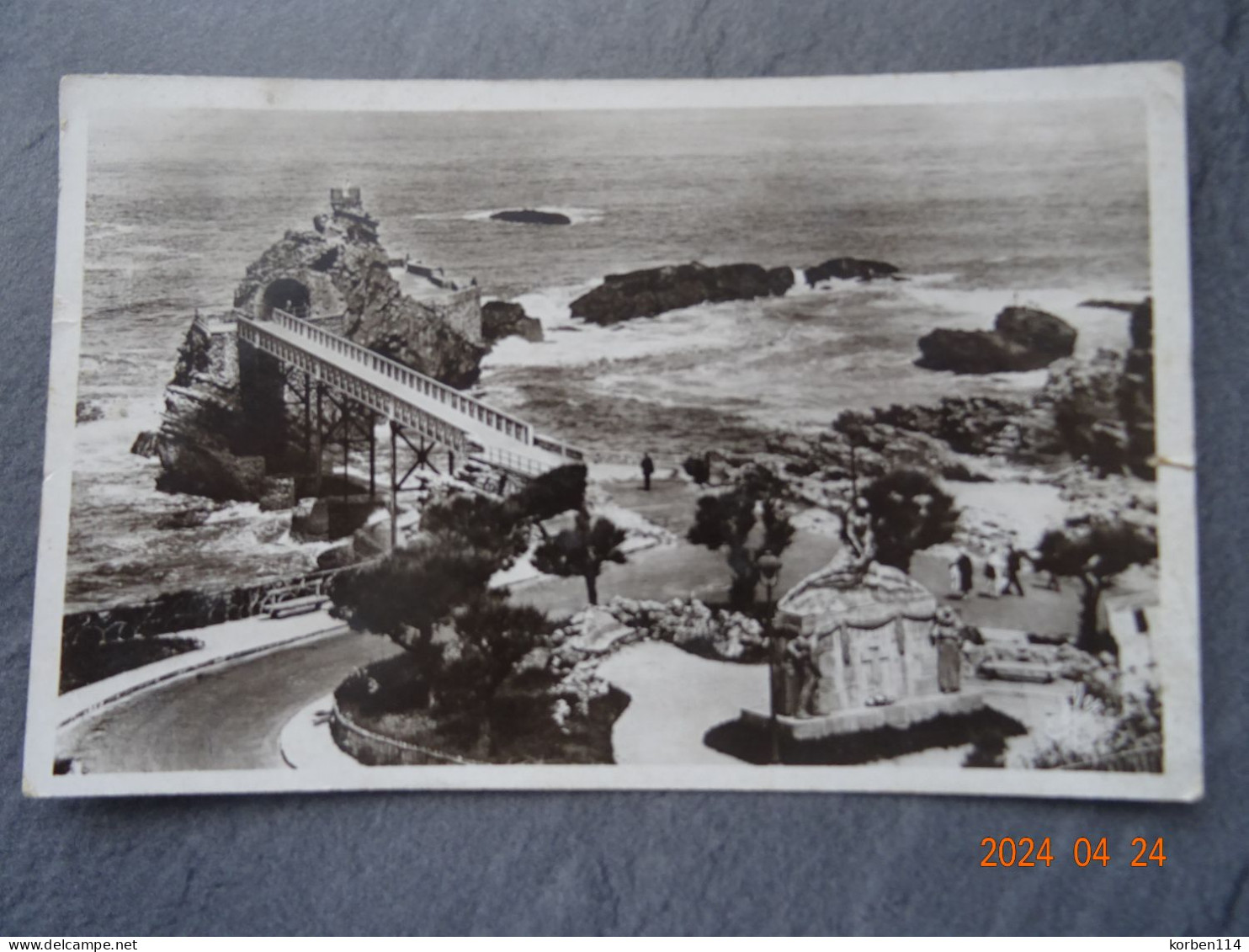 VUE SUR L'ESPLANADE ET LE ROCHER DE LA VIERGE - Biarritz