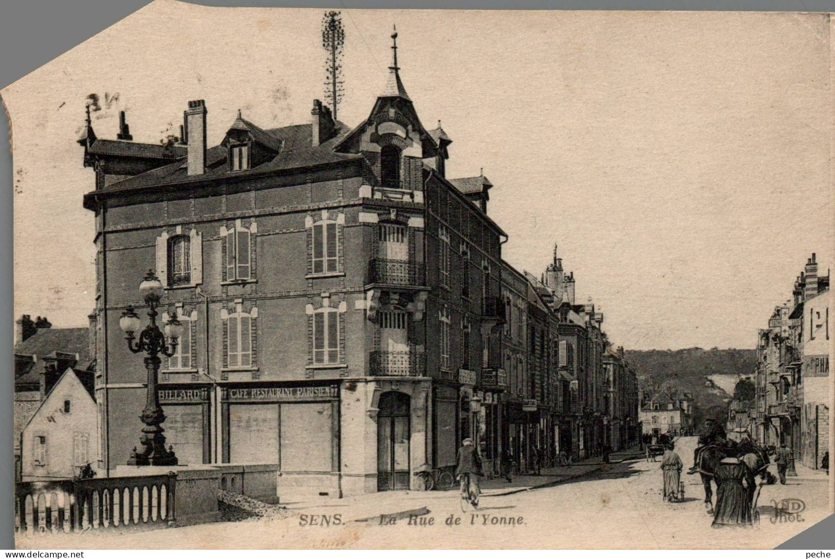 N°1073 W -cpa Sens -la Rue De L'Yonne- - Sens