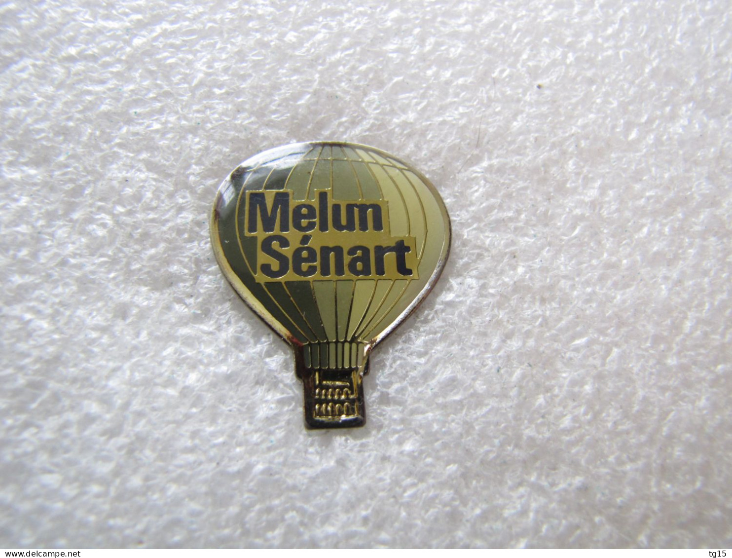 PIN'S    MONTGOLFIERE   BALLON    MELUN SENART - Montgolfier