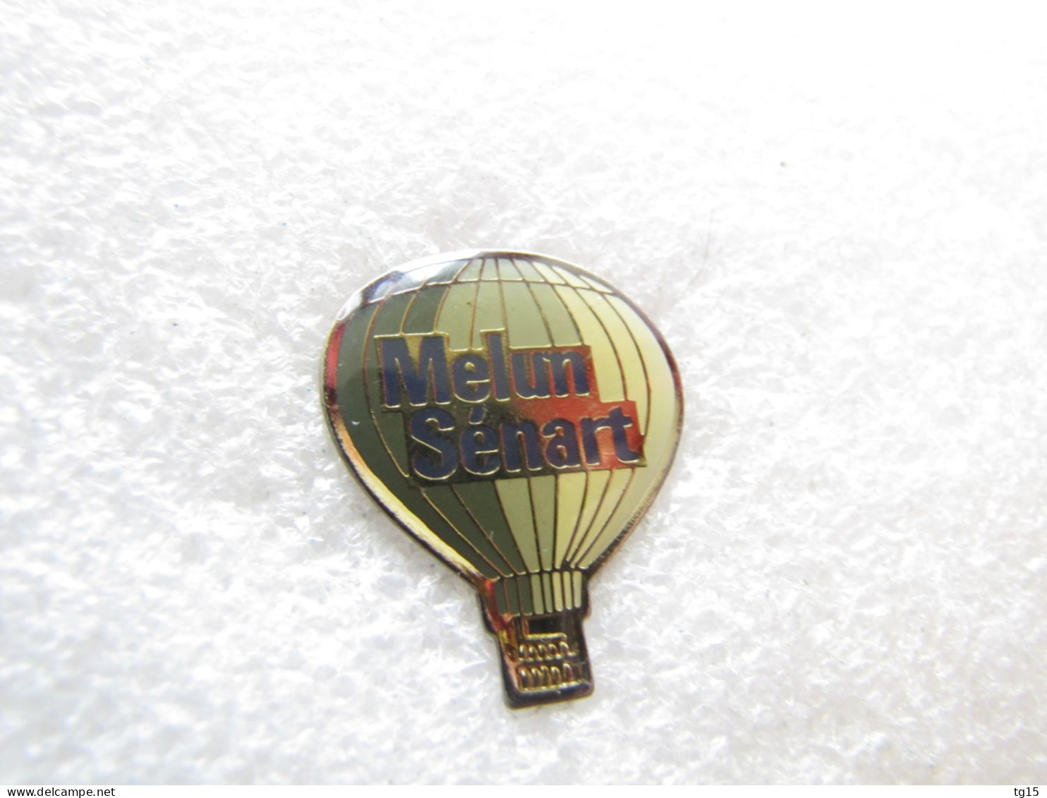 PIN'S    MONTGOLFIERE   BALLON    MELUN SENART - Luchtballons