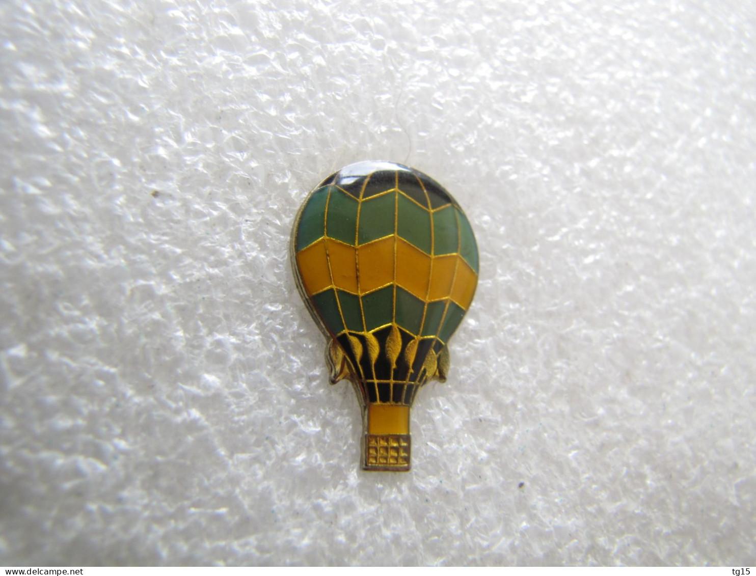 PIN'S    MONTGOLFIERE   BALLON - Airships