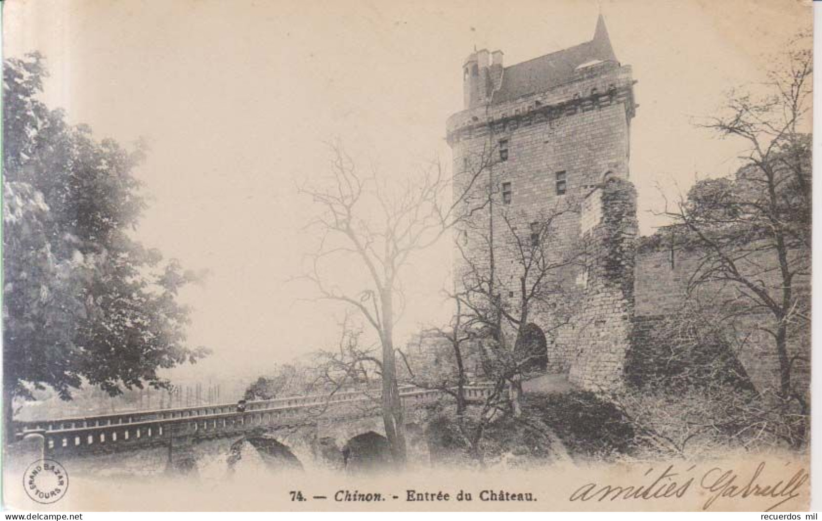 Chinon Entree Du Chateau Carte Postale Animee - Chinon