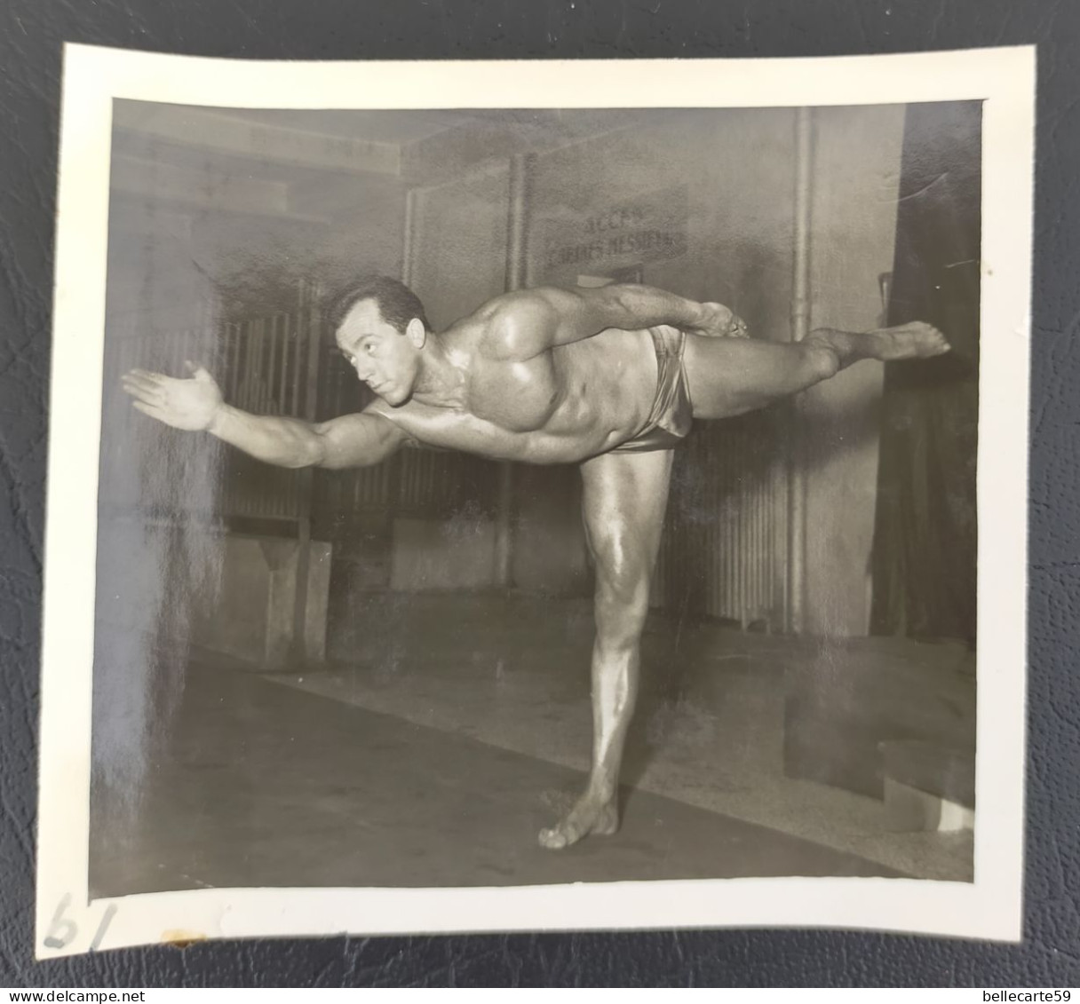 Photo Ancienne Homme Musclé Culturisme Culturiste Bodybuilder Slip De Bain Torse Nu - Andere & Zonder Classificatie