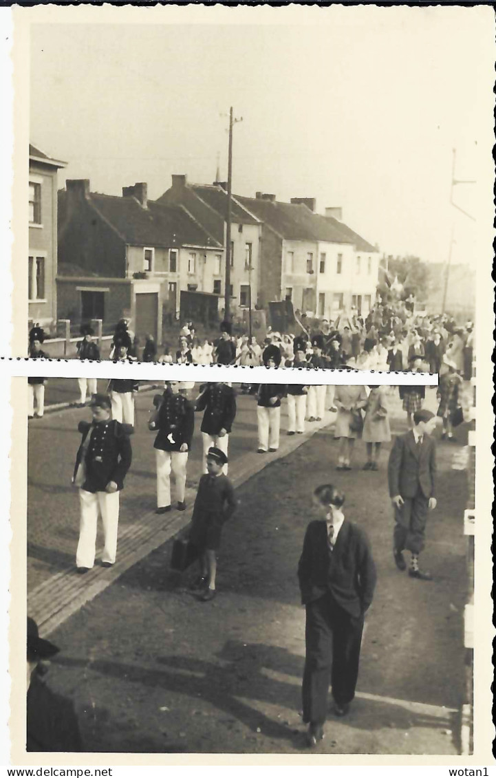 Photo - MARCINELLE - Procession Avec Les Marcheurs Rue Florian Montagne Vers 1949 (ligne Blanche Fictive) - Charleroi