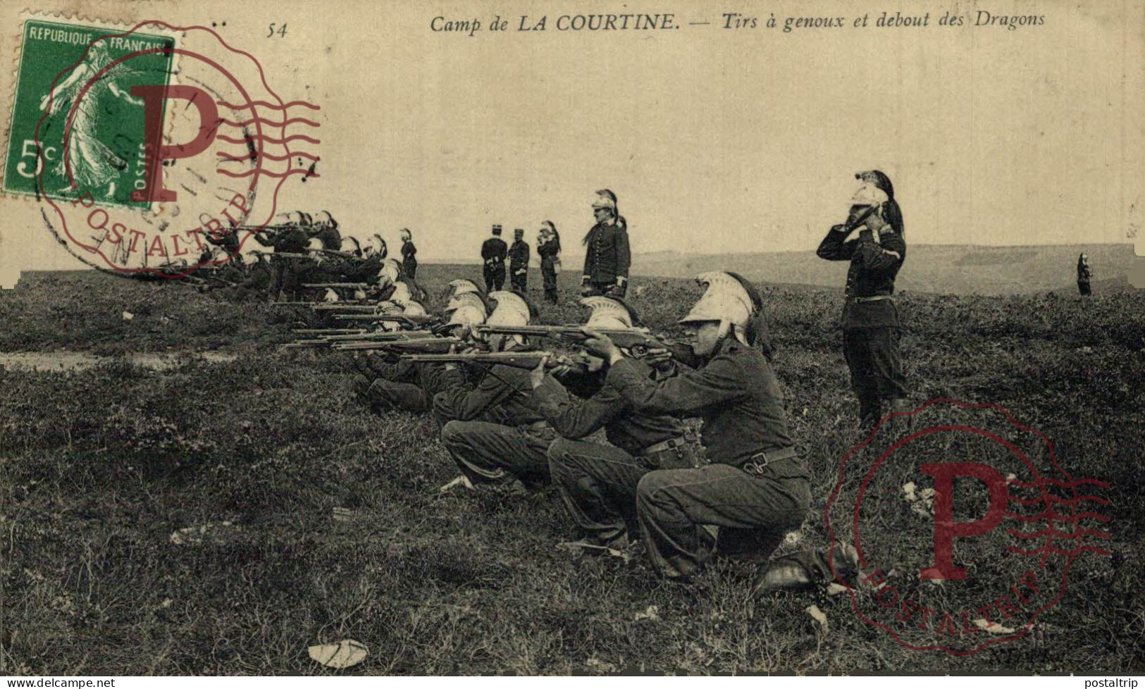 CAMP DE LA COURTINE. Tirs à Genoux Et Debout Des Dragons. MILITAR. MILITAIRE. - Regimenten