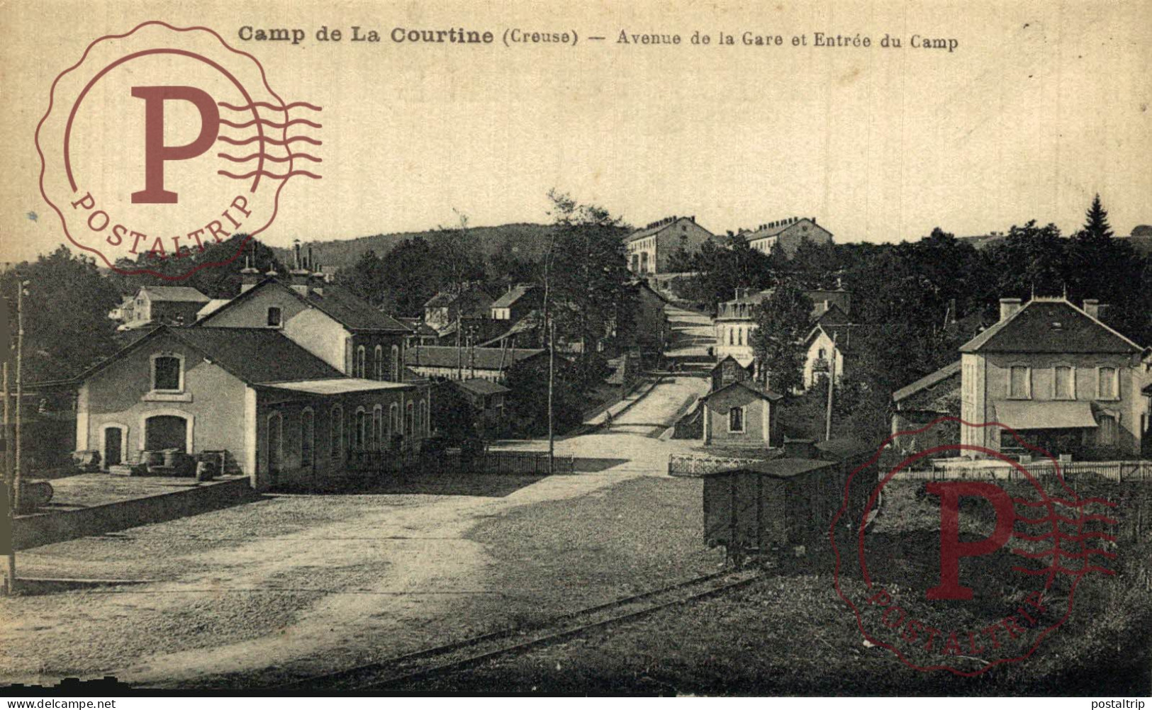 Camp De La Courtine - Avenue De La Gare - ENTREE DU CAMP. MILITAR. MILITAIRE - Regiments