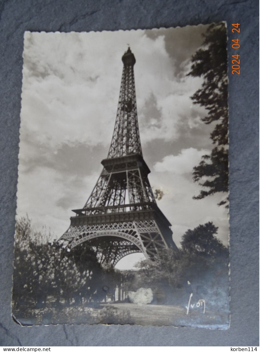LA TOUR EIFFEL - Tour Eiffel