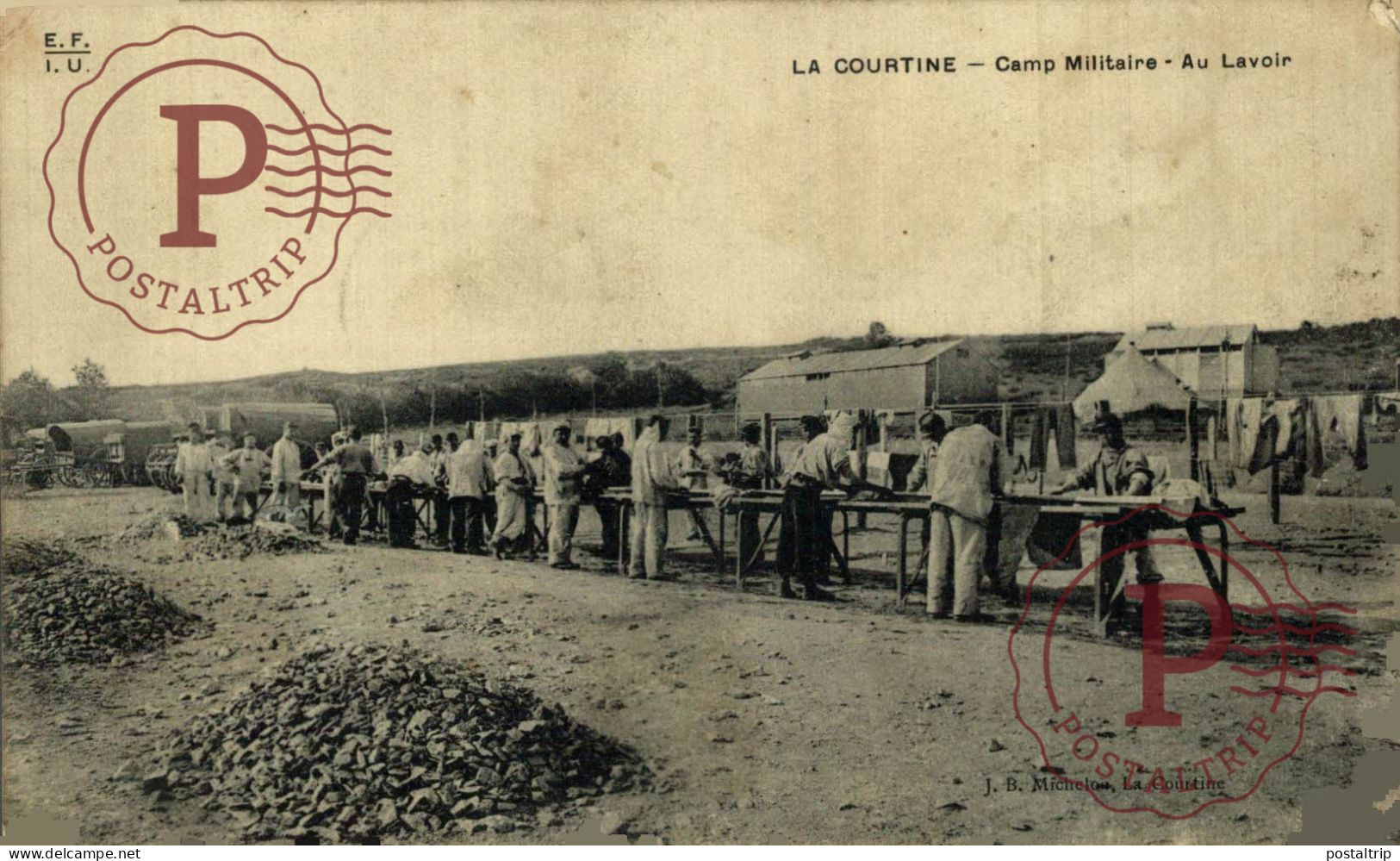 Camp Militaire De La Courtine - Un Lavoir. MILITAR. MILITAIRE - Kasernen