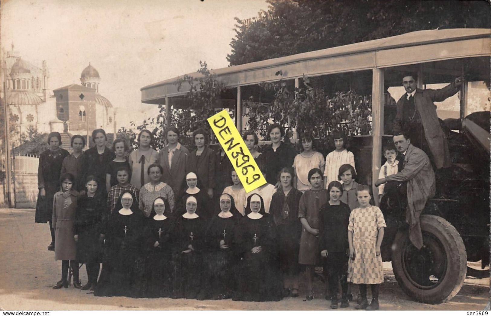 ARS (Ain) - Devant L'Autobus - Carte-Photo Villand Vernu - Ars-sur-Formans