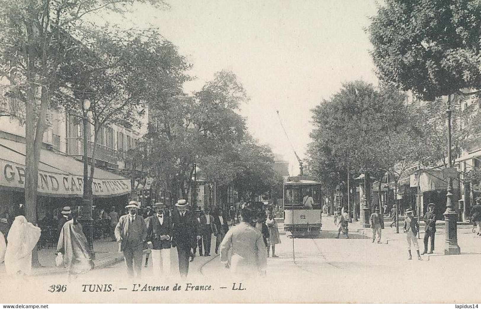 AY 519 /    CPA    TUNISIE-   TUNIS -   L'AVENUE DE  FRANCE    -TRAMWAY - Tunisie