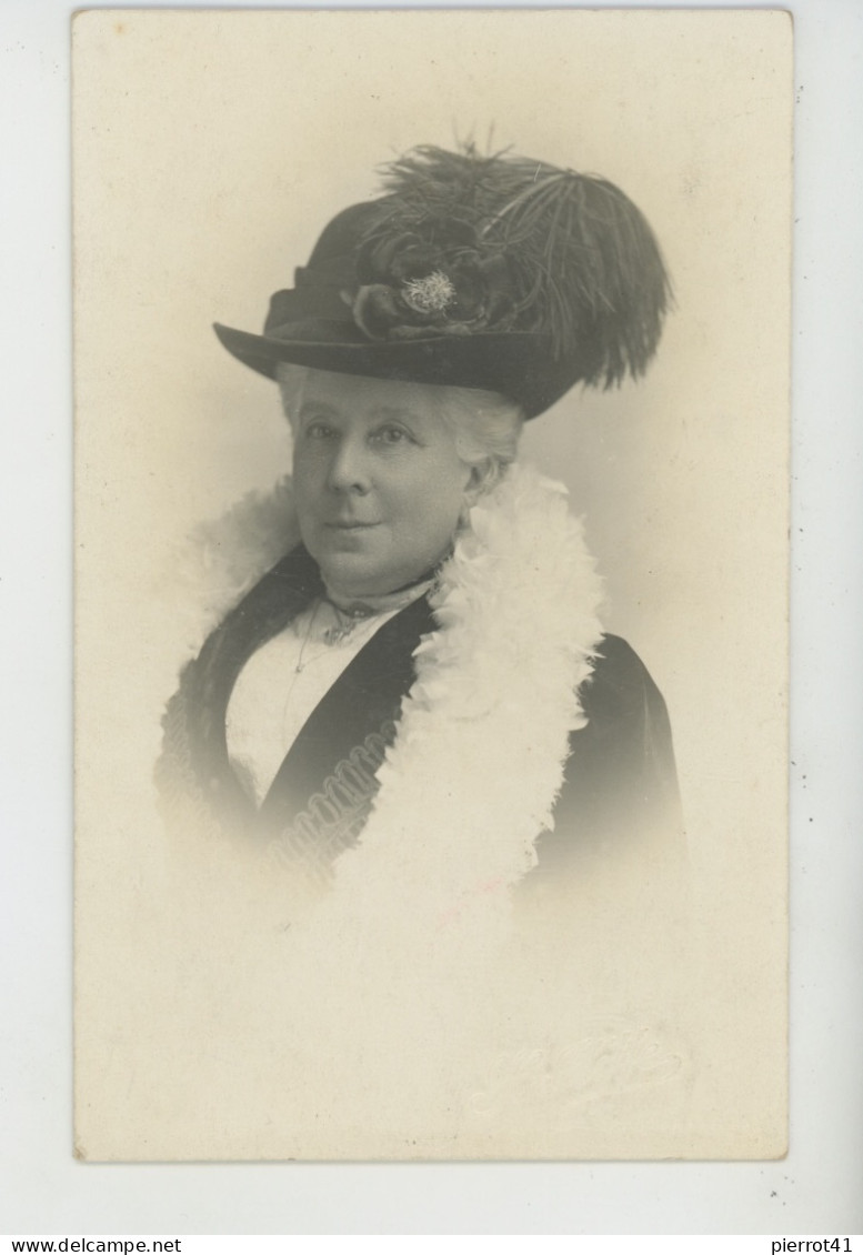 FEMMES - FRAU - LADY - MODE - CHAPEAUX - Carte Photo Femme élégante Réalisée Par Photographe De WORCESTER Début XXème - Moda