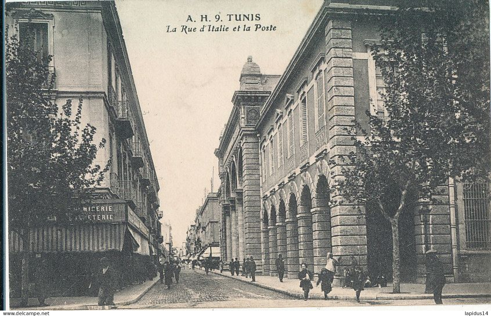 AY 521 /    CPA    TUNISIE-   TUNIS -  LA RUE D'ITALIE  ET LA POSTE - Túnez