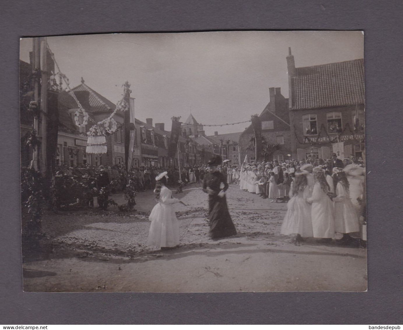 Photo Originale Vintage Snapshot Guerre 14-18 Quaedypre Nord Fete Ceremonie Sur La Place Militaires Dans Le Public - Places