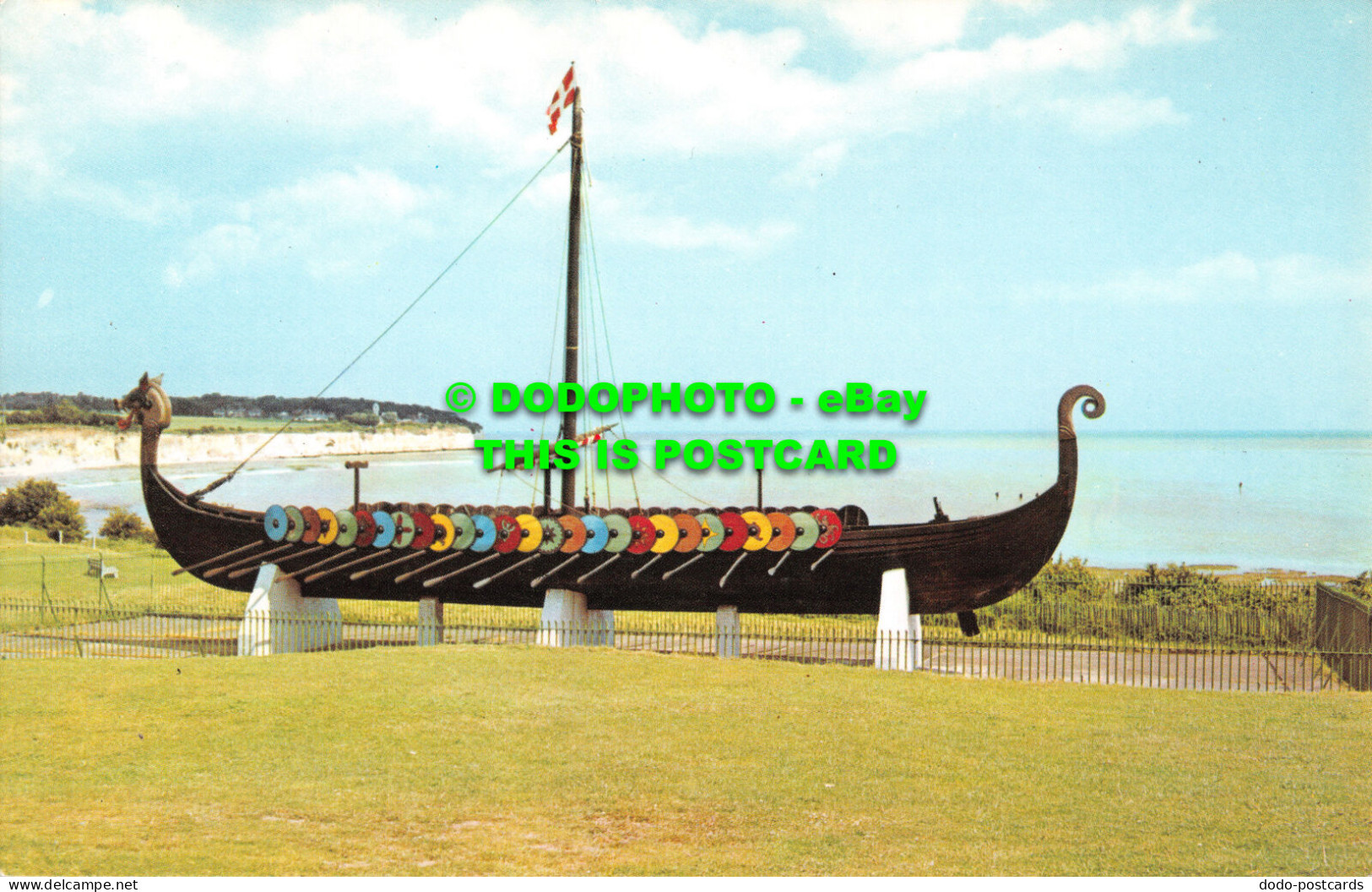 R517722 Pegwell Bay. The Viking Ship - Mondo