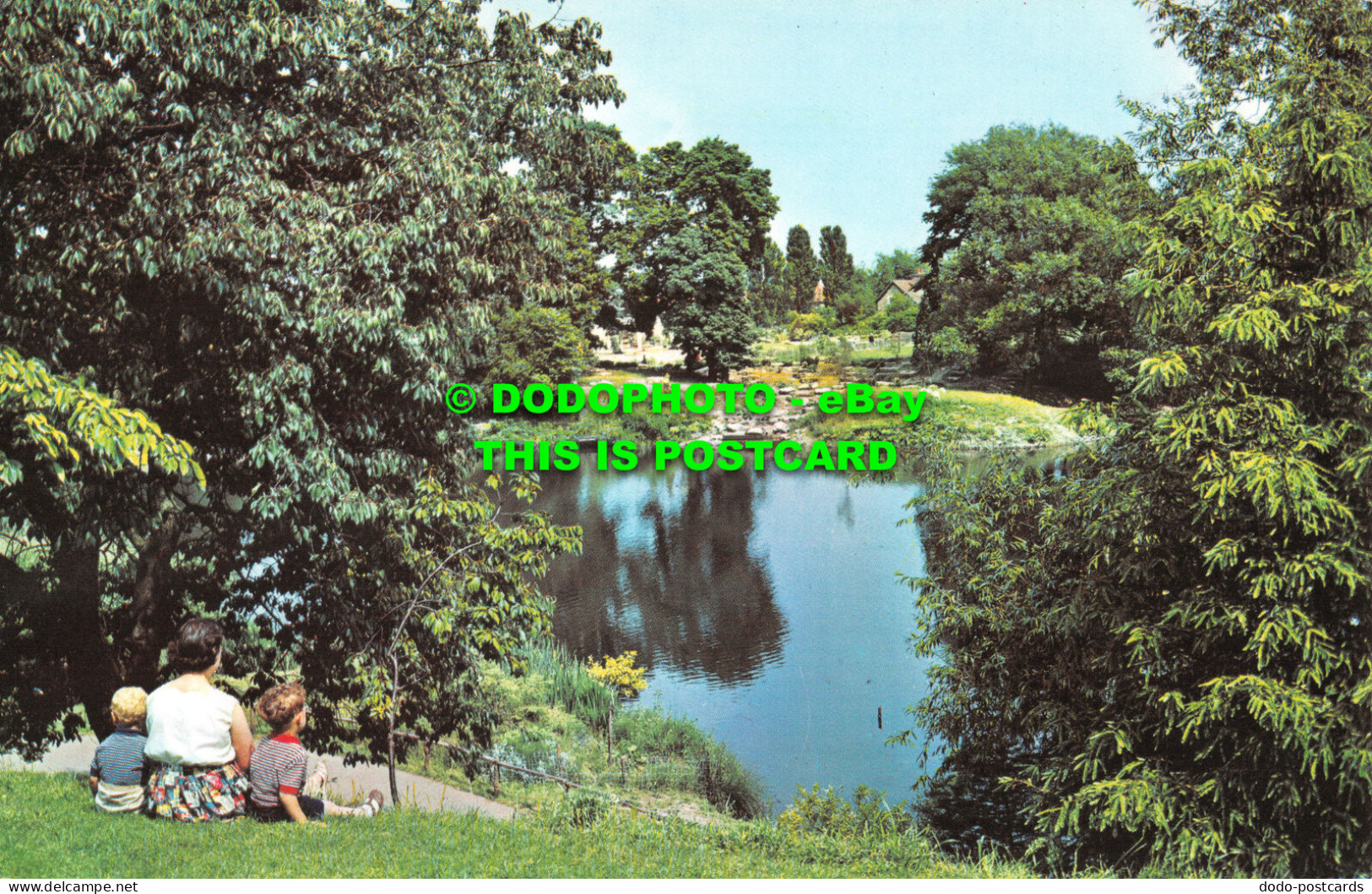 R517758 Swindon. Queen Park. Postcard - Mundo